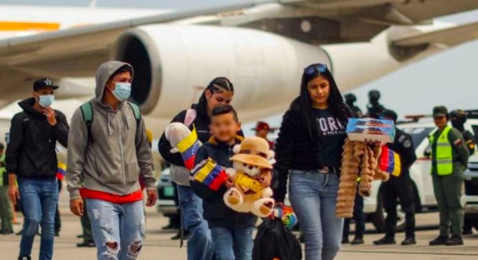 Regresan a Venezuela 298 migrantes en un vuelo de repatriación proveniente de EE.UU.