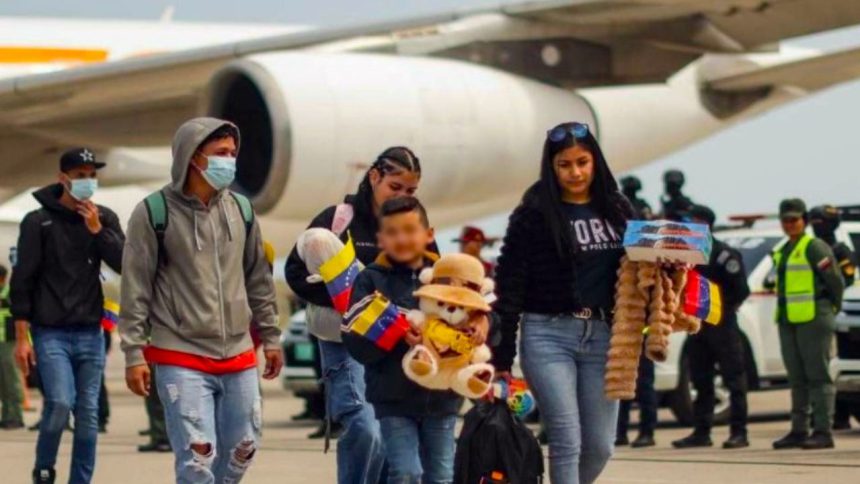 Regresan a Venezuela 298 migrantes en un vuelo de repatriación proveniente de EE.UU. 1 vuelo de repatriación