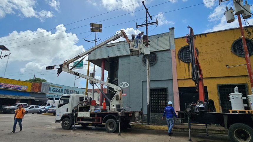 Reemplazan tres transformadores para garantizar alumbrado en avenida Juncal 1 transformador