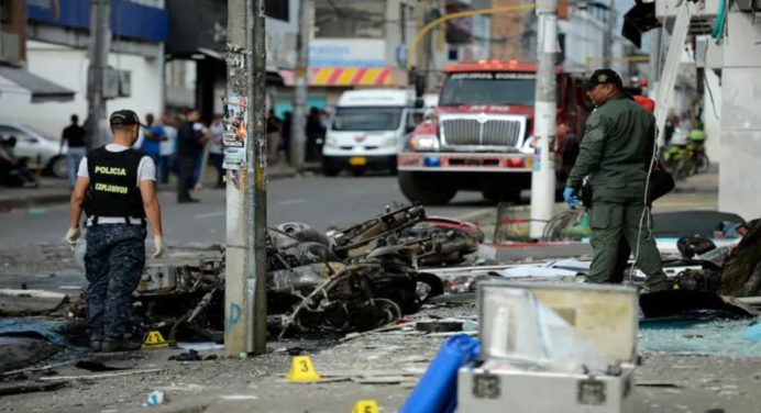 Atentado con carro bomba en el suroeste de Colombia deja 2 muertos y un herido 