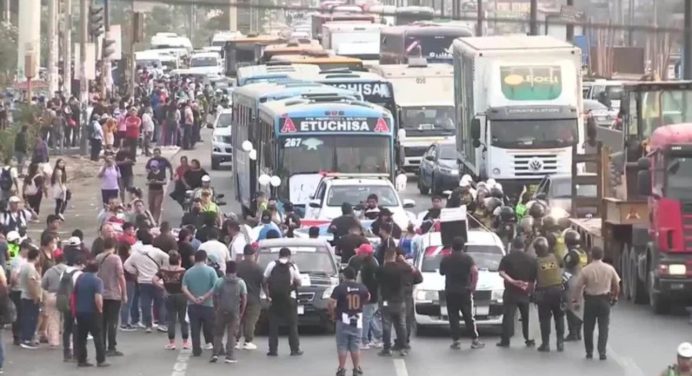 Protesta de transportistas de Lima y Callao contra la criminalidad