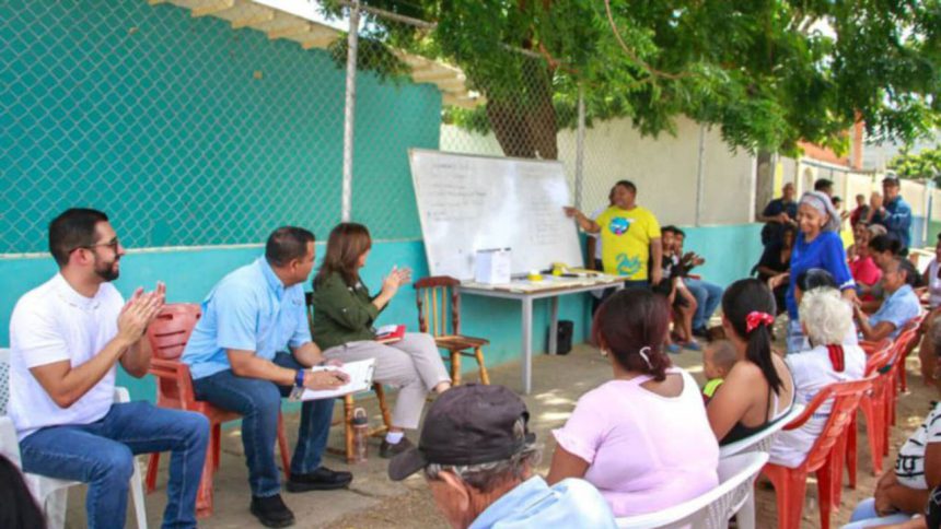 Maduro anuncia el inicio de una nueva era Comunal con los Comités Bolivarianos 1 Comités Bolivarianos