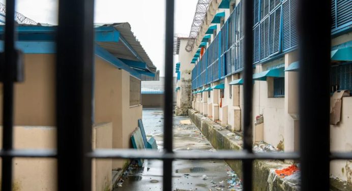 Al menos 10 reos mueren por tuberculosis, en cárcel más poblada de Ecuador