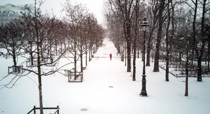 Francia en alerta amarilla: Nieve y hielo afectan a más de la mitad del país