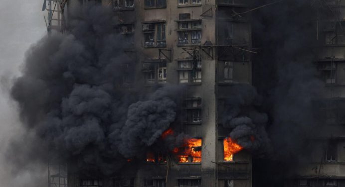 Ascienden a 128 los muertos tras incendio en Hong Kong