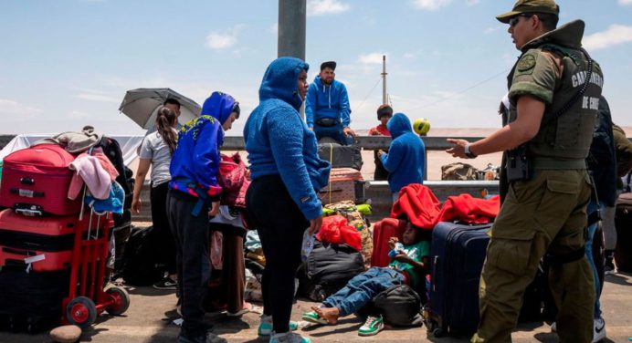 Perú declaró estado de emergencia en la frontera con Chile