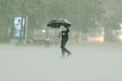 con lloviznas dispersas