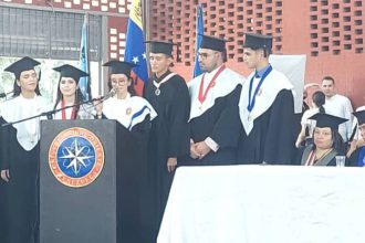 UDO Monagas impone medallas a 184 nuevos profesionales