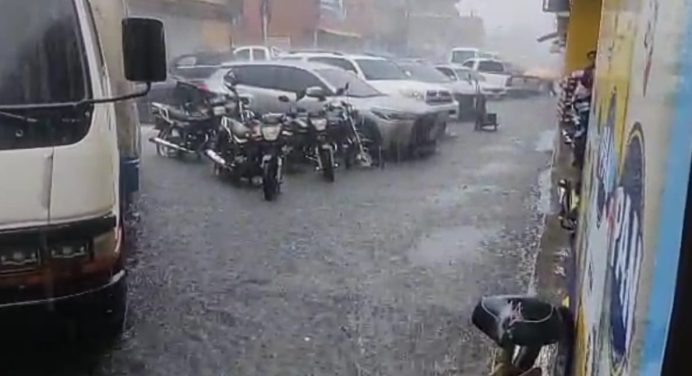 Aguacero anegó sectores y dejó varados a pasajeros en Maturín