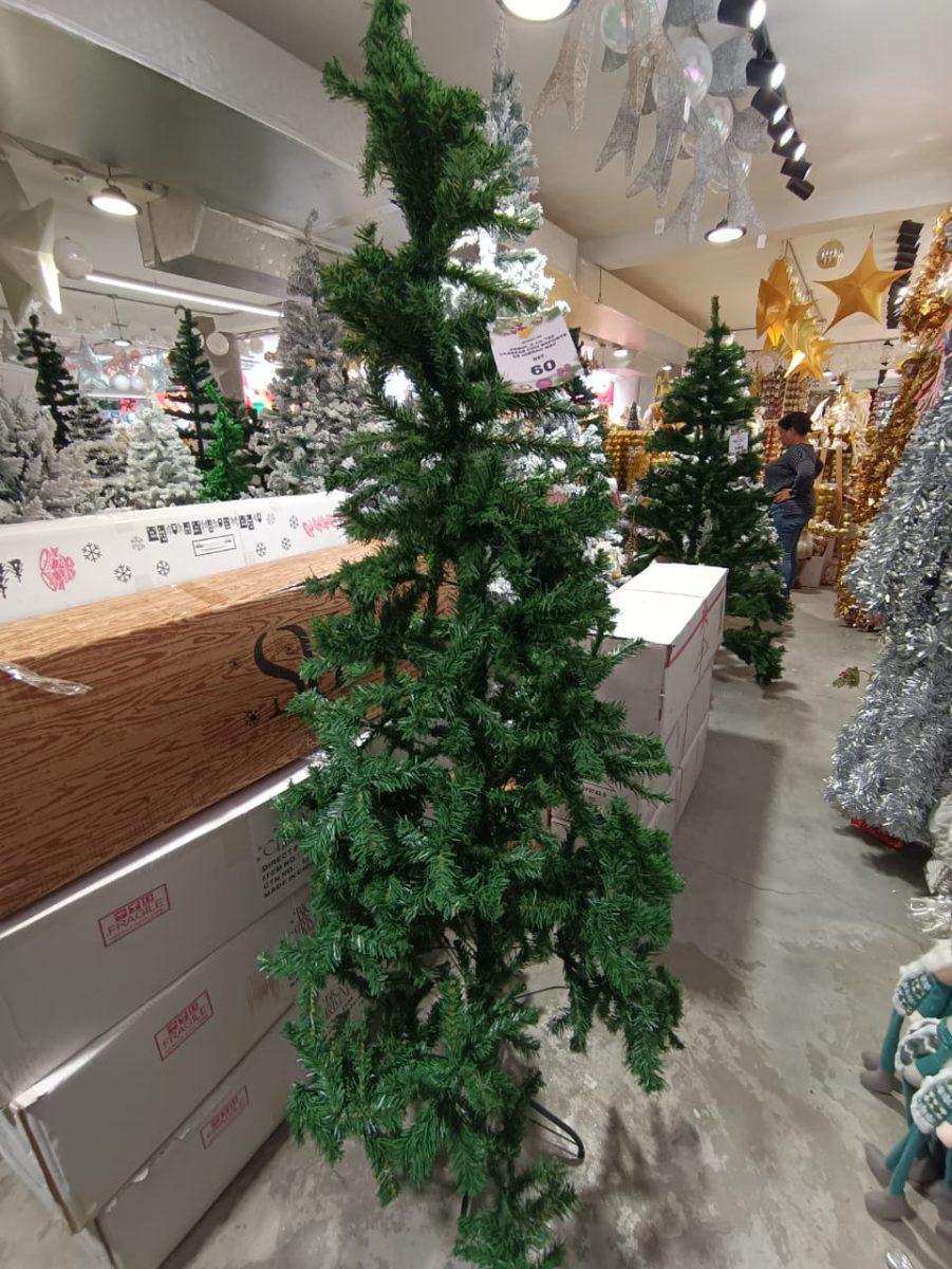 Navidad llegó con arbolitos y adornos al comercio de Maturín 4 arbol feo