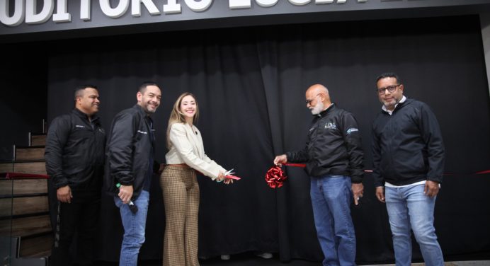 Totalmente remozado entregan el auditorio “Lucía León” de la Lotería de Oriente