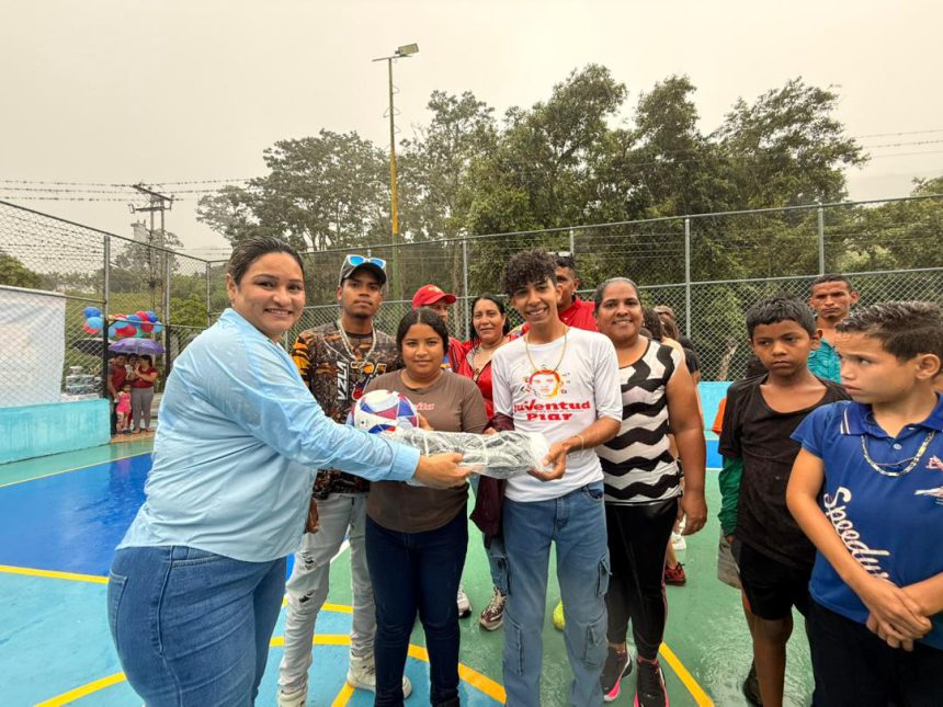 Entregan rehabilitadas dos canchas deportivas en el municipio Piar 1 cancha