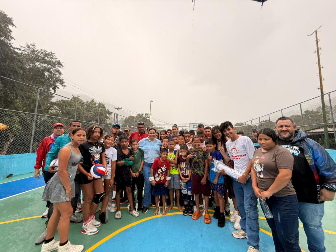 Entregan rehabilitadas dos canchas deportivas en el municipio Piar 2 canhca333