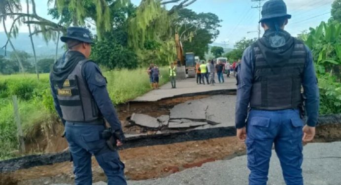 Colapsó vía principal del sector El Quebradón en Mérida