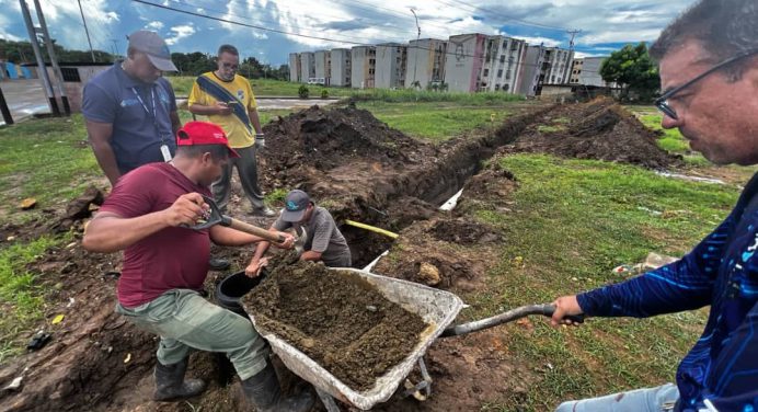 Construyen colector de aguas servidas en CDI que edifica el Poder Popular