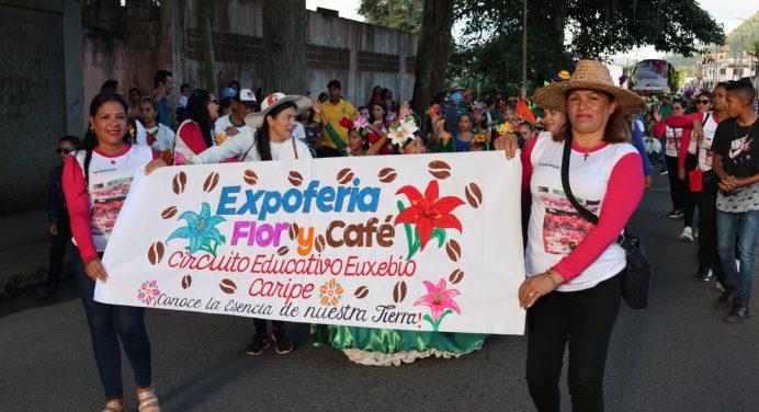 Con majestuoso desfile escolar celebran la Expo Flor y Café Caripe 2025