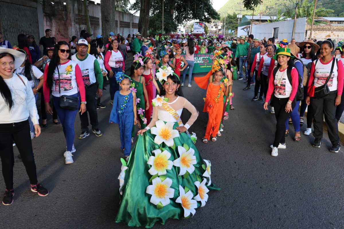 Con majestuoso desfile escolar celebran la Expo Flor y Café Caripe 2025 4 desfile5 1