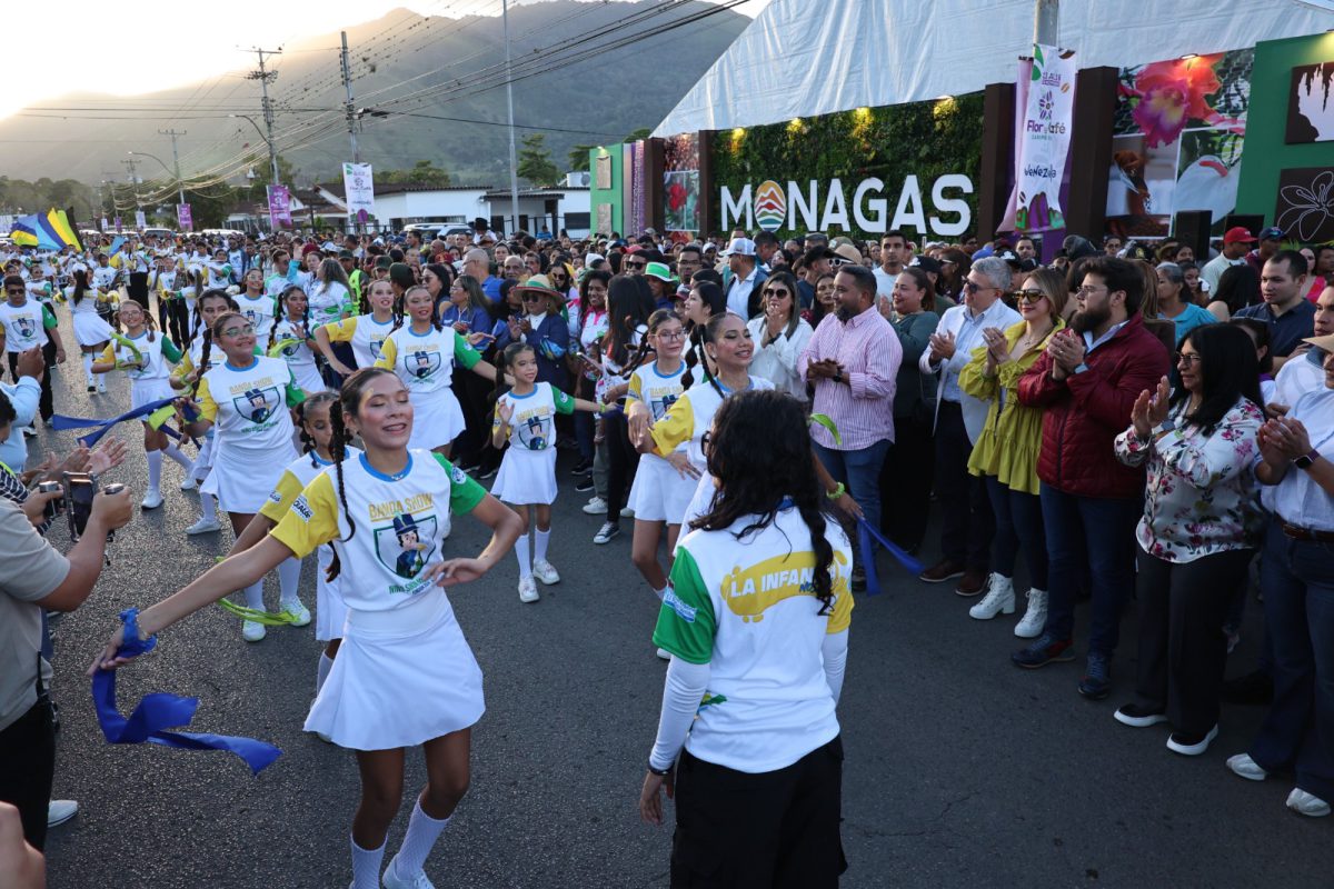 Con majestuoso desfile escolar celebran la Expo Flor y Café Caripe 2025 5 desfile6