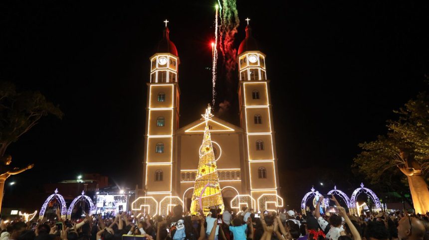 Alcaldesa Ana Fuentes encendió la Navidad en Maturín 1 Catedral