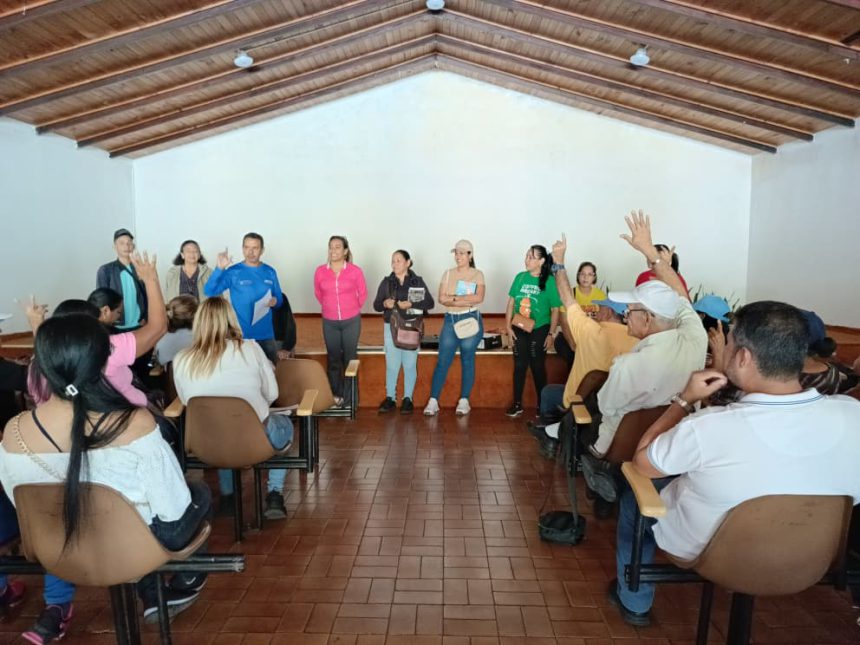 Fructífero encuentro del Fondeem con emprendedores de Caripe 1 expo