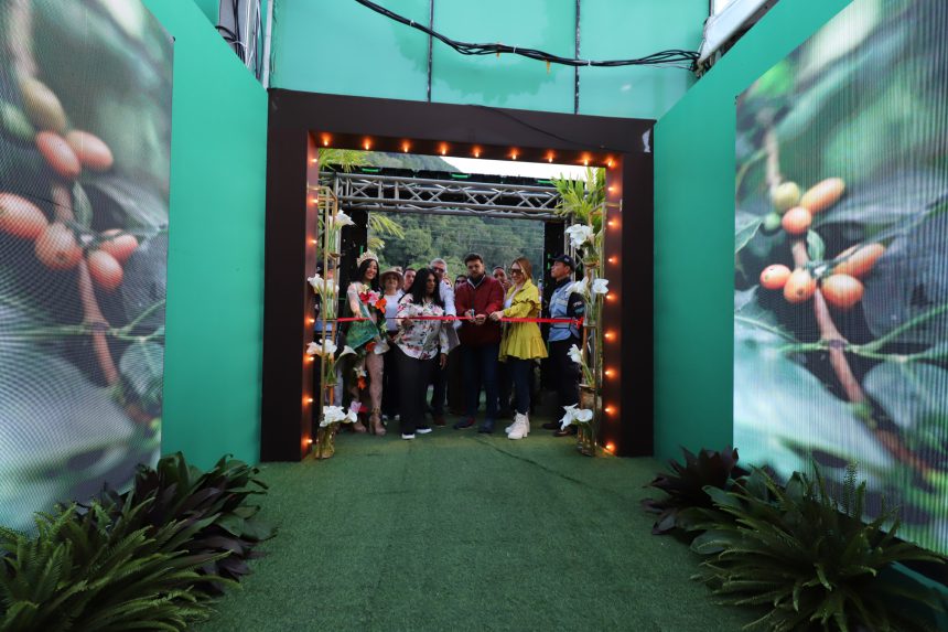 Gobernador Ernesto Luna inaugura la Gran Expo Flor y Café Caripe 2025 1 Expo