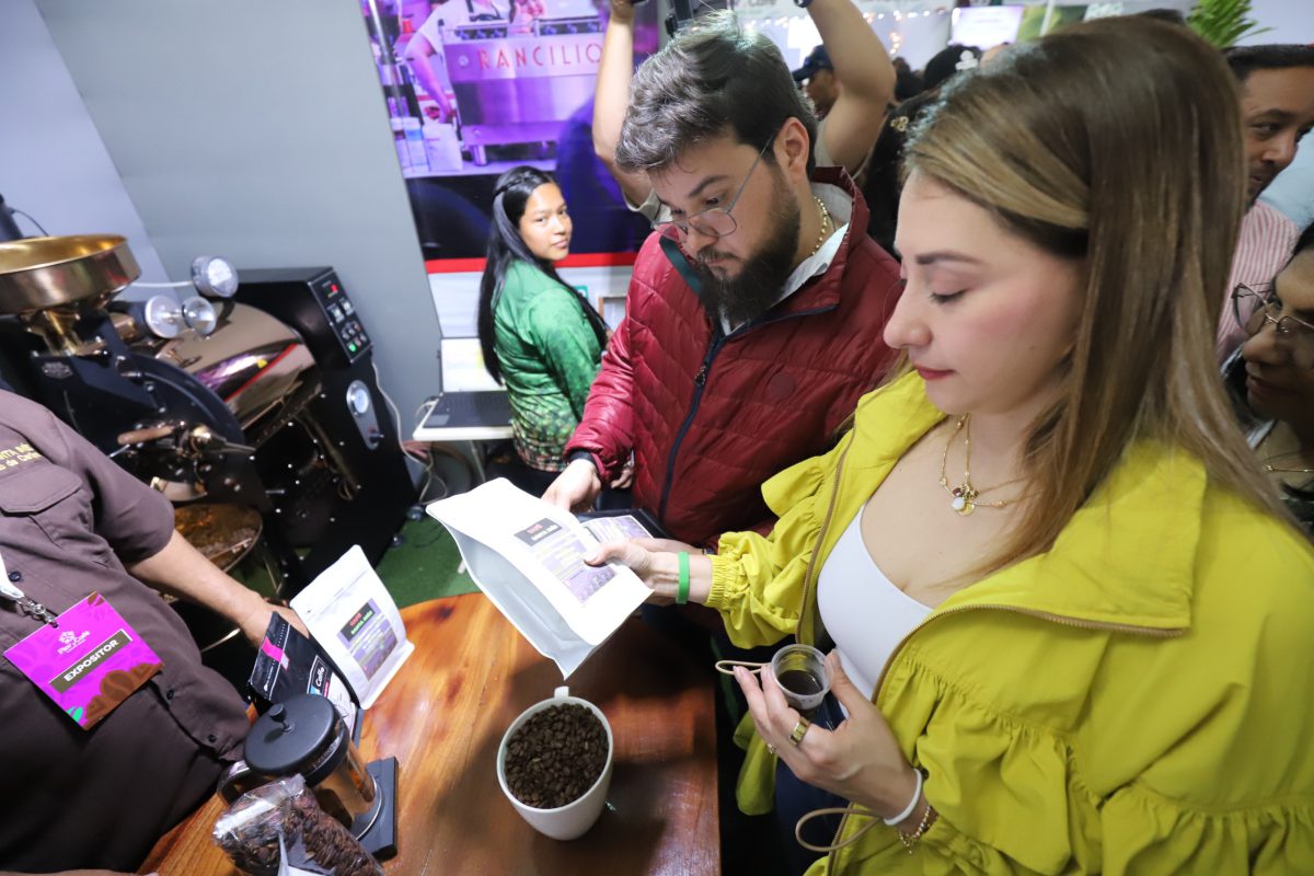Gobernador Ernesto Luna inaugura la Gran Expo Flor y Café Caripe 2025 2 expo2 4