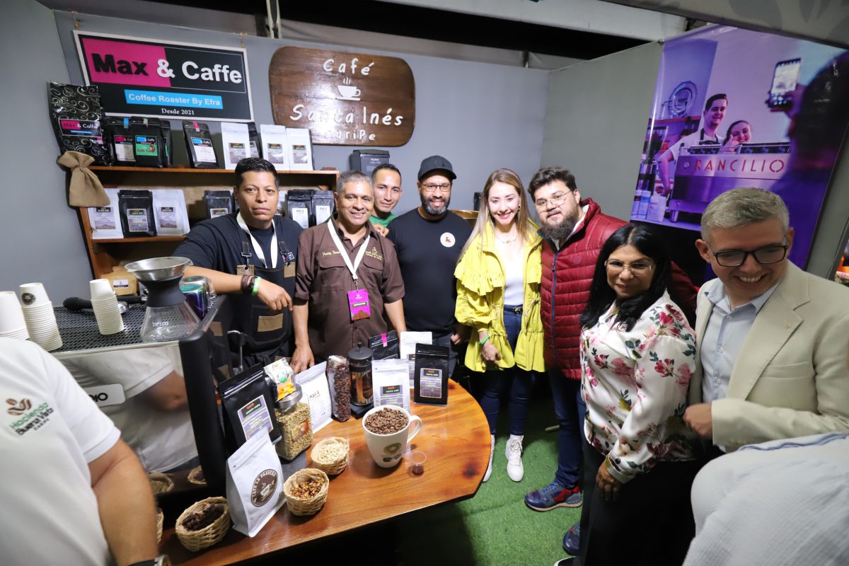 Gobernador Ernesto Luna inaugura la Gran Expo Flor y Café Caripe 2025 4 expo4 1