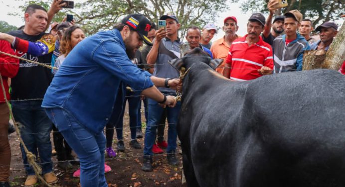Gobernador Luna fortalece el sector agropecuario del municipio Cedeño