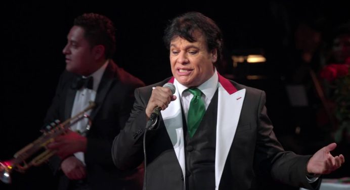 Miles de mexicanos llenaron el Zócalo para recordar a Juan Gabriel