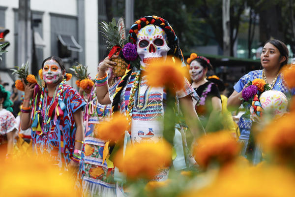 México celebró el día de los Muertos con desfile y festividades 2 muertos2