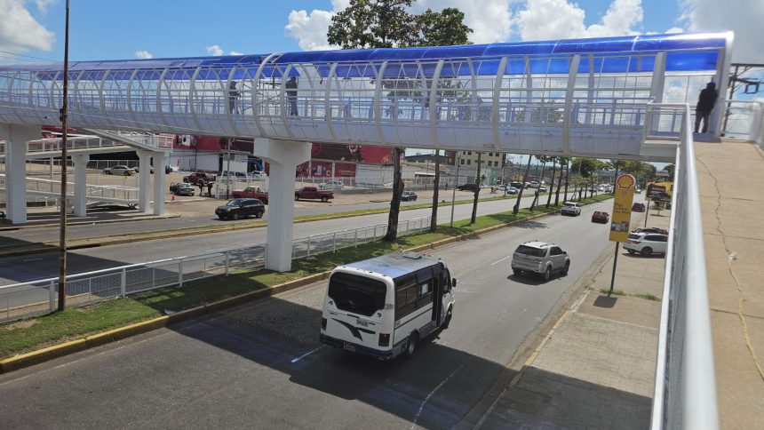 Culmina instalación del techo de la pasarela de Tipuro 1 pasarela