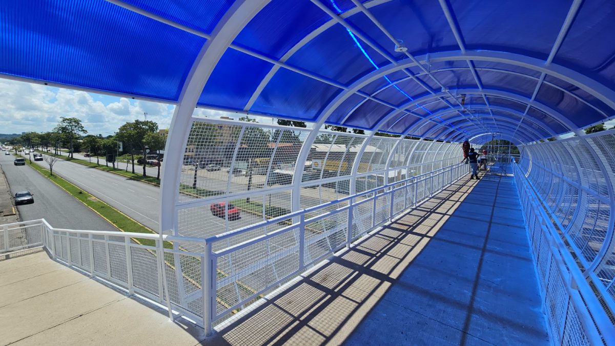 Culmina instalación del techo de la pasarela de Tipuro 2 pasarela2