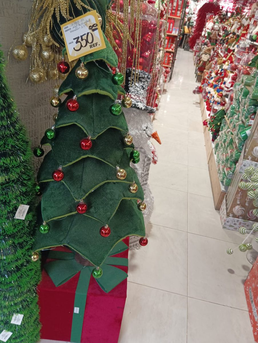 Navidad llegó con arbolitos y adornos al comercio de Maturín 3 pino costoso3