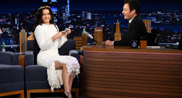 Rosalía debuta en el show de Jimmy Fallon con ‘La Perla’