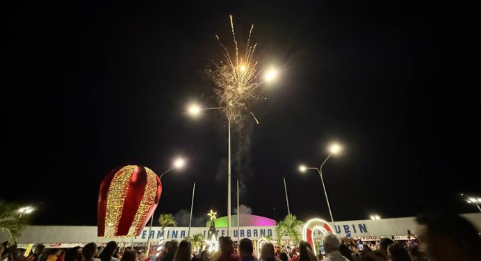 Más de 50 mil luces adornan el principal puerto terrestre de Maturín