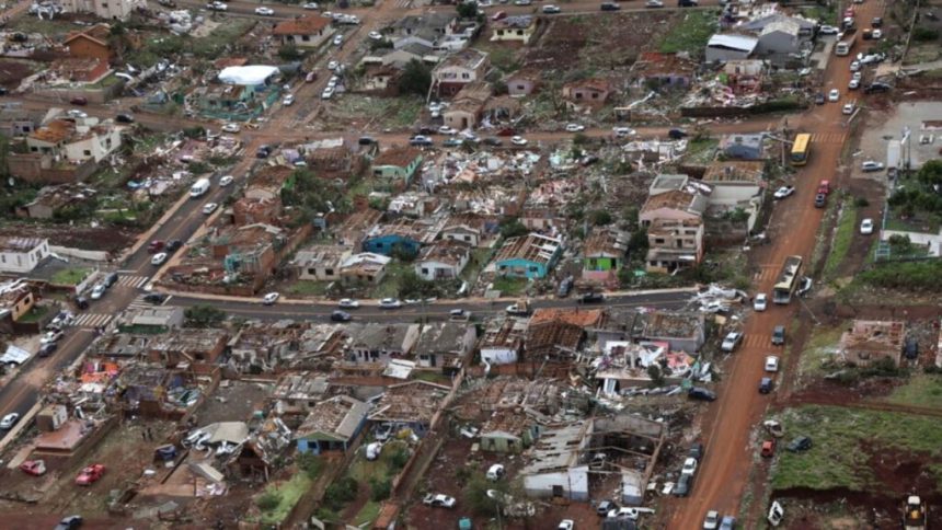 Declaran calamidad pública tras tornado que dejó seis muertos y 750 heridos en Brasil 1 tornado