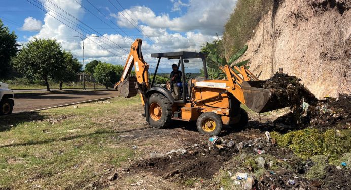 Alcaldía de Maturín sanea vertedero en la entrada de la avenida Cruz Peraza