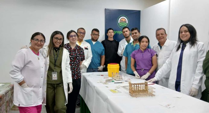 Veterinarios potencian habilidades con curso de diagnóstico parasitológico