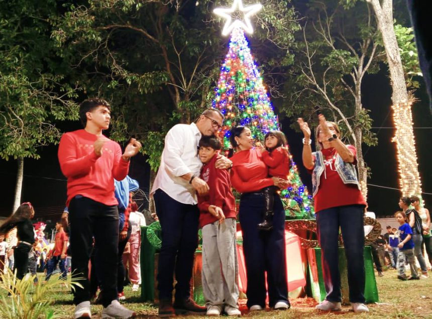 Zamoranos dan la bienvenida a la Navidad con encendido de luces 1 Zamora