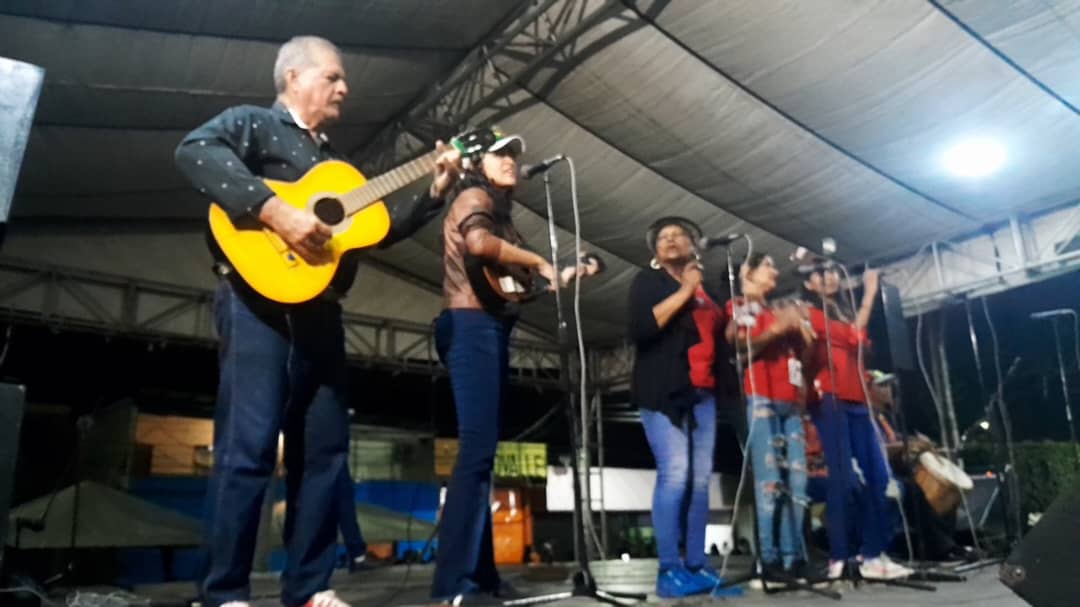 Zamoranos dan la bienvenida a la Navidad con encendido de luces 3 zamora3 1