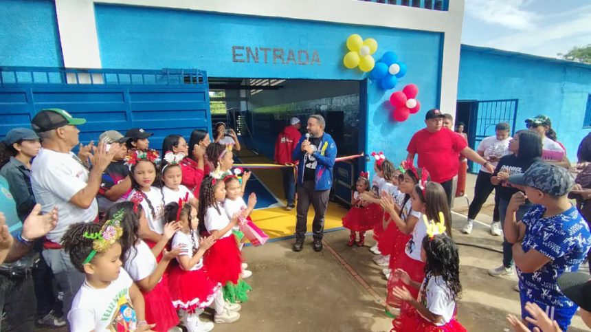 Alcalde Monteverde reinaugura Gimnasio cubierto "Edgar Moza" de Caicara 1 Caicara