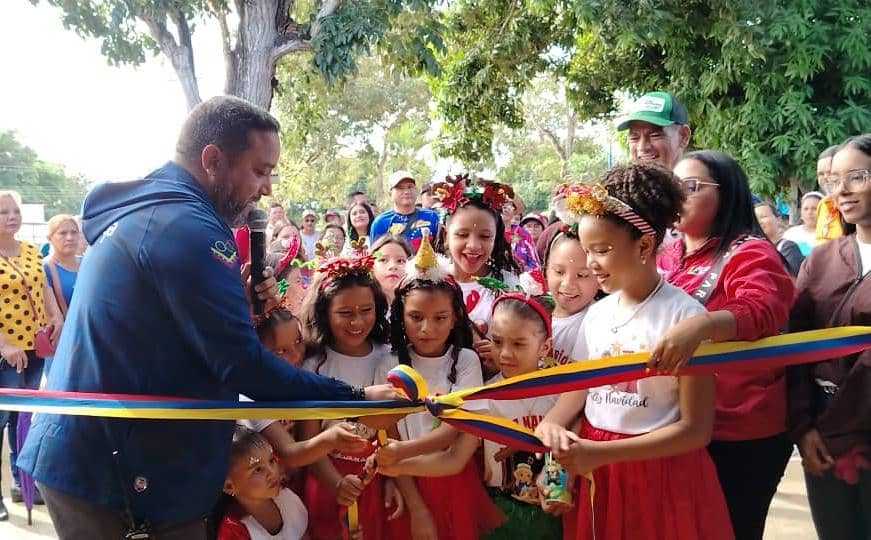 Alcalde Monteverde reinaugura Gimnasio cubierto "Edgar Moza" de Caicara 2 CAICARA2