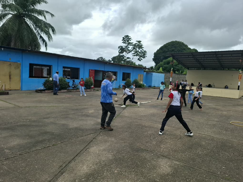 Más de 400 familias de Las Cocuizas favorecidas con distribución de alimentos 4 juego