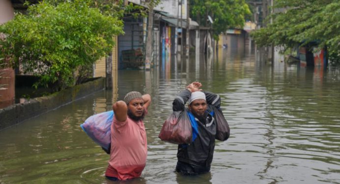 En Sri Lanka: Casi 400 muertos y más de 300 desaparecidos por lluvias torrenciales