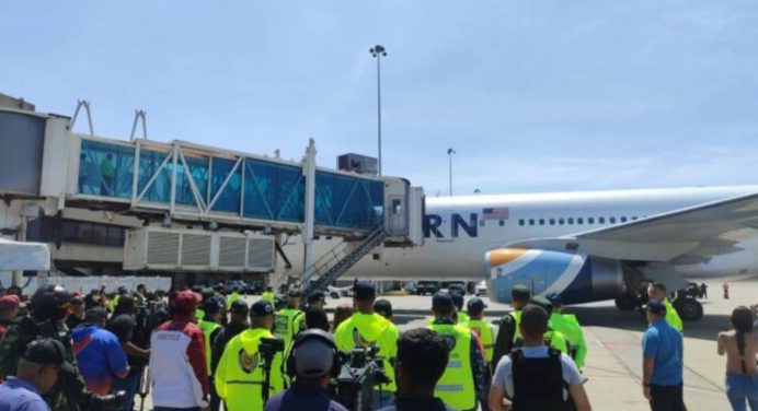 Llegan al país unos 200 venezolanos provenientes de EE.UU.