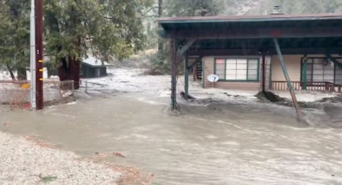 California declara estado de emergencia por fuertes inundaciones