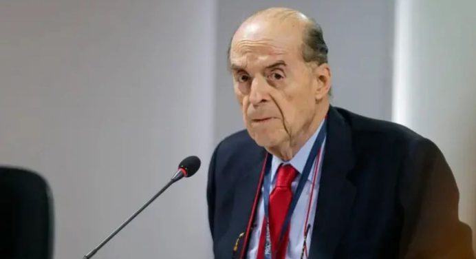 Fiscalía colombiana imputa al excanciller Leyva por irregularidades en caso de pasaportes