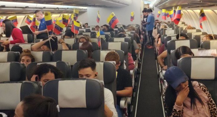 Misión Vuelta a la Patria ha recibido un millón 100 mil venezolanos