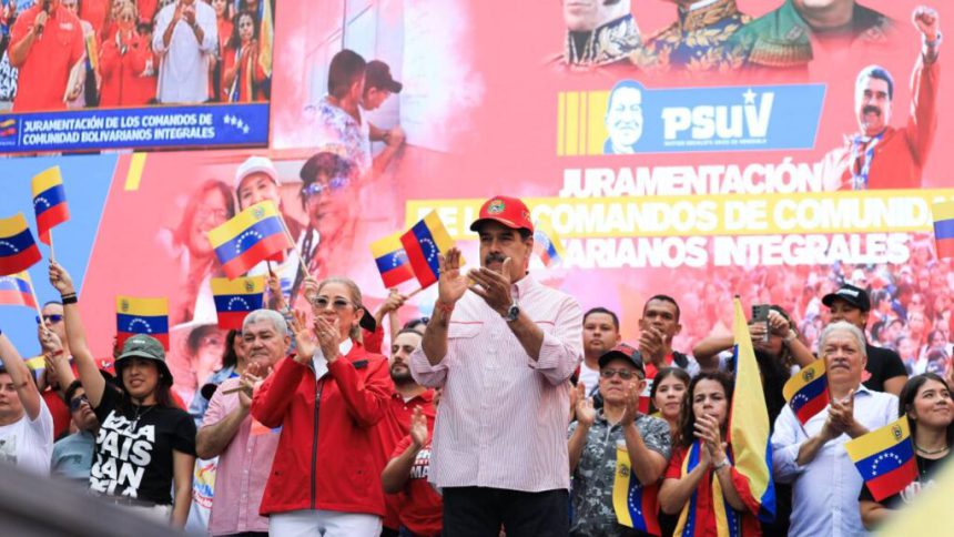 Maduro: Contamos con más de 200 mil militares para combatir por la soberanía 1 Nicolás Maduro