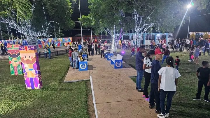 Aguasay enciende la Navidad en la plaza Bolívar con alegría y unión familiar 3 agausay3